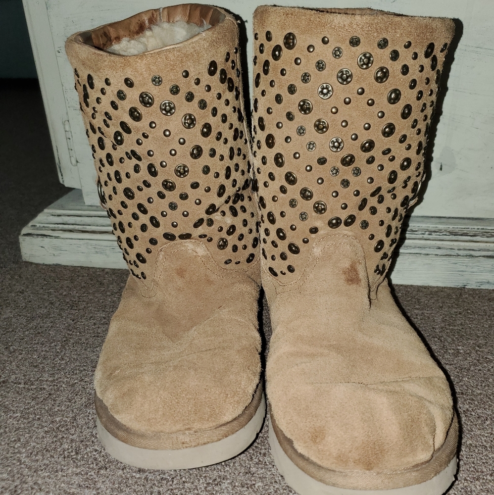 Uggs size 9 Chestnut w gold grommets - Picture 3 of 10